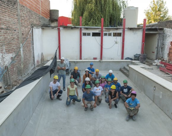 Construcción de pileta comunitaria en Bernal